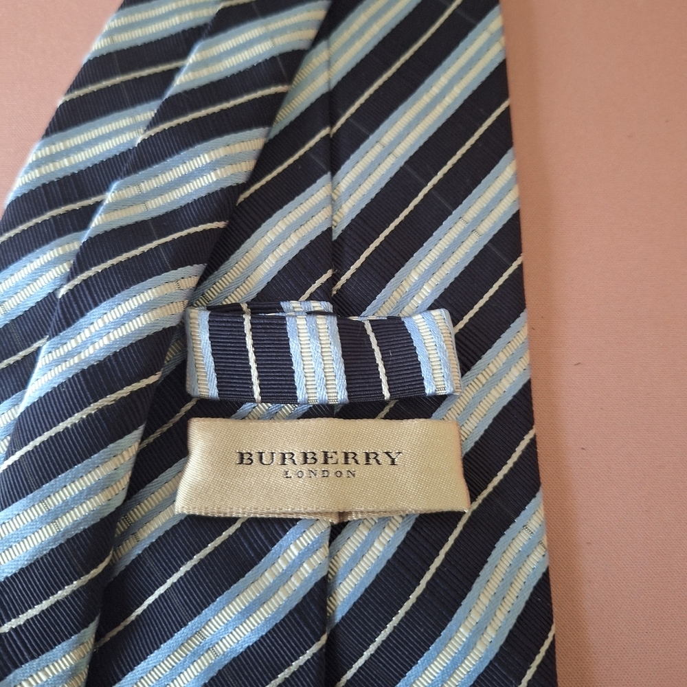 BURBERRY London!!!! Men's Tie  - Blue, Black, Gold - Picture 5 of 7